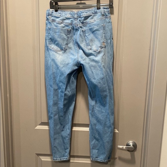 Indigo Rein Size 11 Light Blue Distressed Ankle Jeans 25โ Inseam - Picture 6 of 6